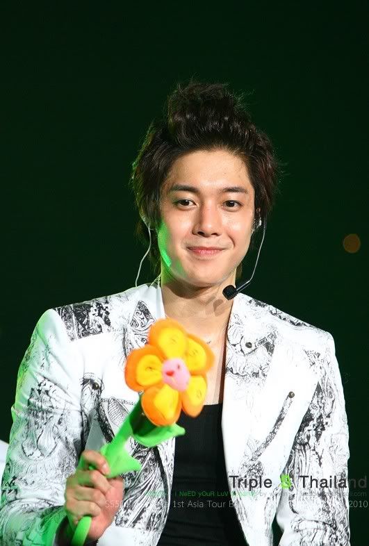 [SS501] Persona Bangkok Concert  (5) 25-Joong-flower