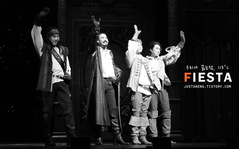 [YS] ‘Three Musketeers’ Musical [15.11.11] Faf2b2119313b07e9bb2704f0cd7912397dd8c6d