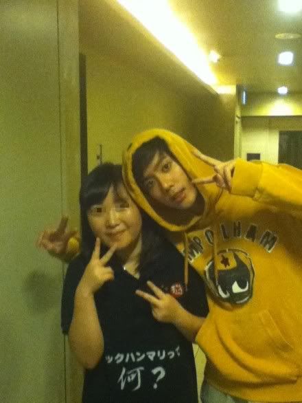 [KJ] Con el staff del hotel en Japón [10.11.11] Kyu