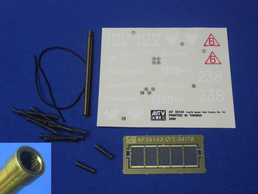 AFV Club's T-34 Factory 112 1942 production, a look inside the box... Accessories