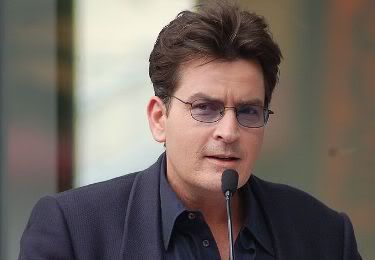 Charlie Sheen sigue cosechando éxitos en su carrera... Charlie-Sheen