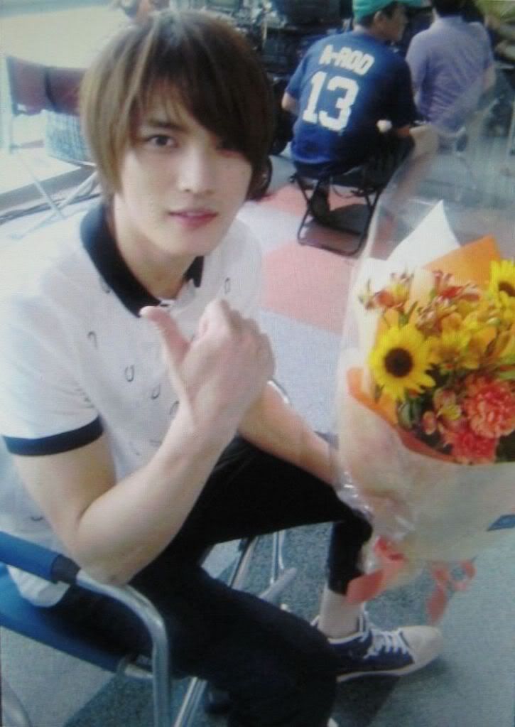 [Pic+Trans][20.06.10] Jaejoong - Tohomobile 2010062001