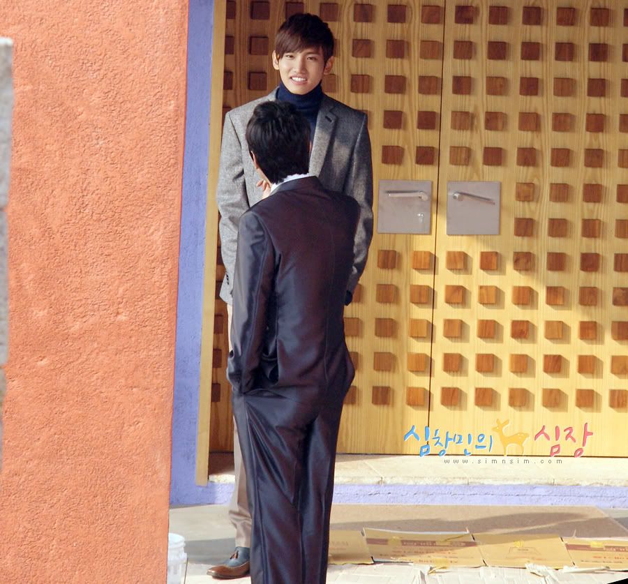 [Pic][08.01.10] Paradise Meadow filming 54656273201001292217063