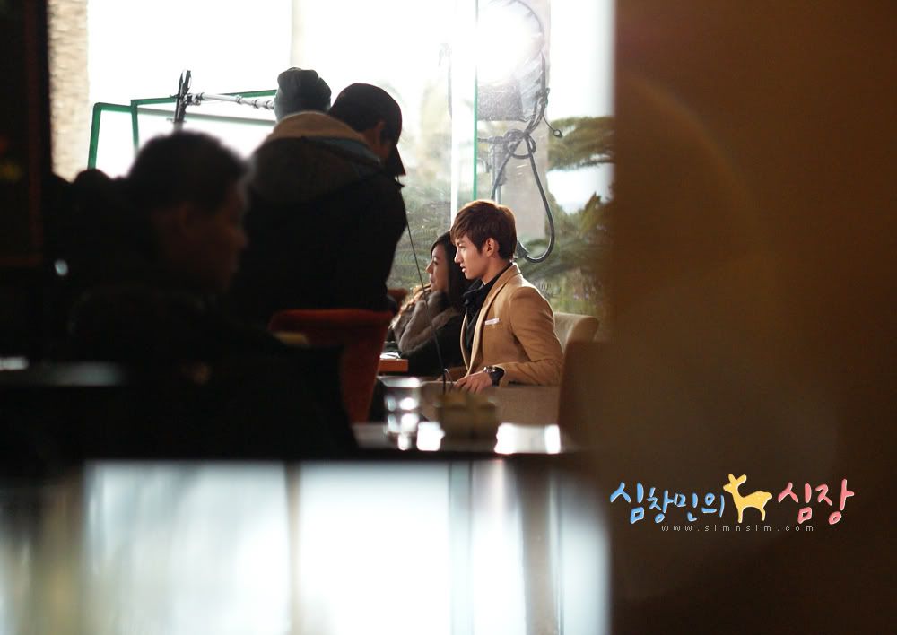 [Pic][08.01.10] Paradise Meadow filming 54656273201001292217063q