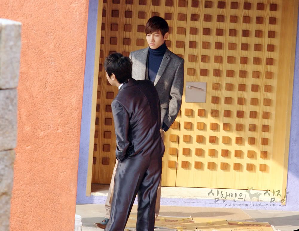 [Pic][08.01.10] Paradise Meadow filming 54656273201001292217063t