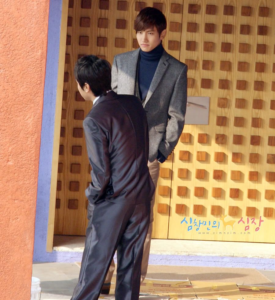 [Pic][08.01.10] Paradise Meadow filming 54656273201001292217063u