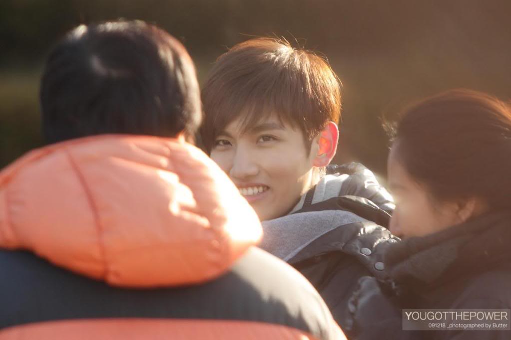 [Pic][08.01.10] Paradise Meadow filming Dbae402e76f822dc8a1399b3