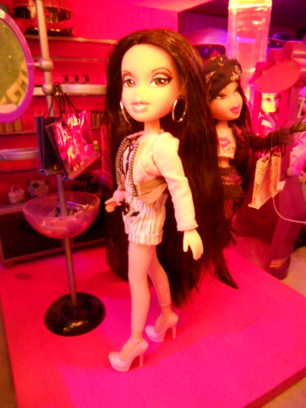 BRATZ LE RETOUR !!!! - Page 2 DSCN1543