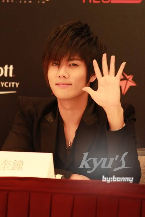 [KJ] Hong Kong Persona Asia Tour Press Conference Kjhkpressconkyu001