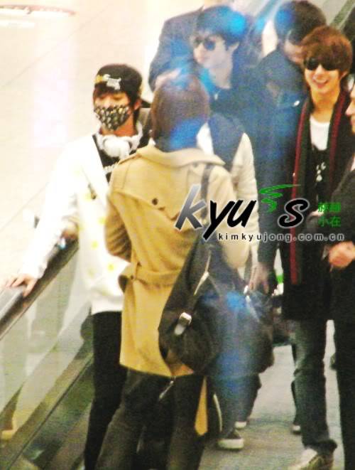 [SS501] Llegada a HongKong 53350449200912101354131794619490-1