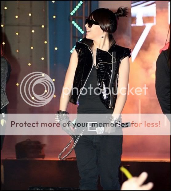 [27/3/2010] Unseen CL at Incheon Campus Event (late 2009) Siel910