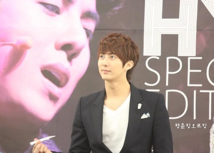 [HJB] Special Edition DVD Fansign Event [13.11.11] (7) 305284_316833708342872_231614143531496_1377120_837580535_n-1