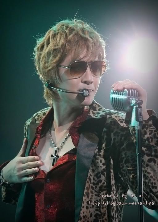 [HJL] Japan Tour Concert - Fukuoka [23.11.11]  307291_320056351353941_231614143531496_1386637_1870980766_n