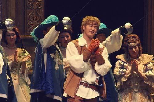 [YS] ‘Three Musketeers’ Musical [15.11.11] (10)   310777_318062834886626_231614143531496_1381113_1739890056_n