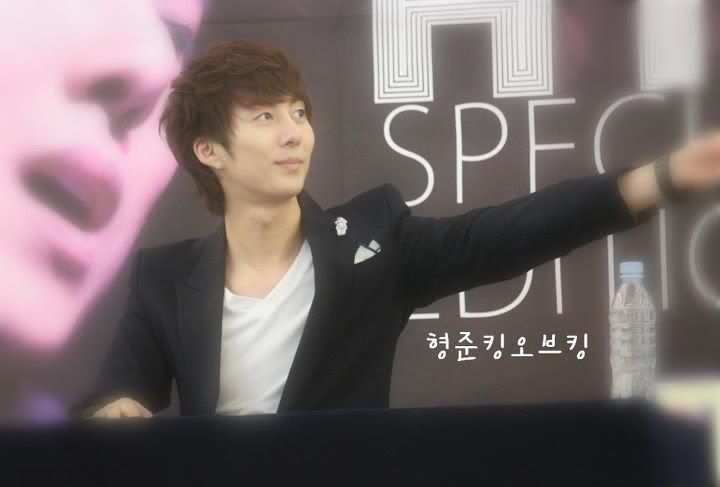 [HJB] Special Edition DVD Fansign Event [13.11.11] (7) 387333_316832775009632_231614143531496_1377115_128317341_n-1