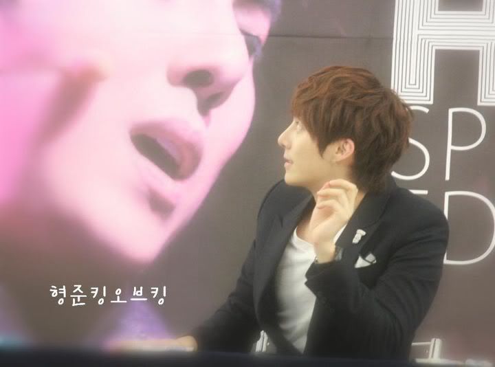 [HJB] Special Edition DVD Fansign Event [13.11.11] (7) 387333_316832778342965_231614143531496_1377116_882486494_n-1