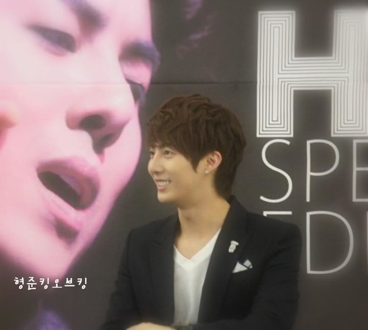 [HJB] Special Edition DVD Fansign Event [13.11.11] (7) 387333_316832781676298_231614143531496_1377117_2139662189_n-1