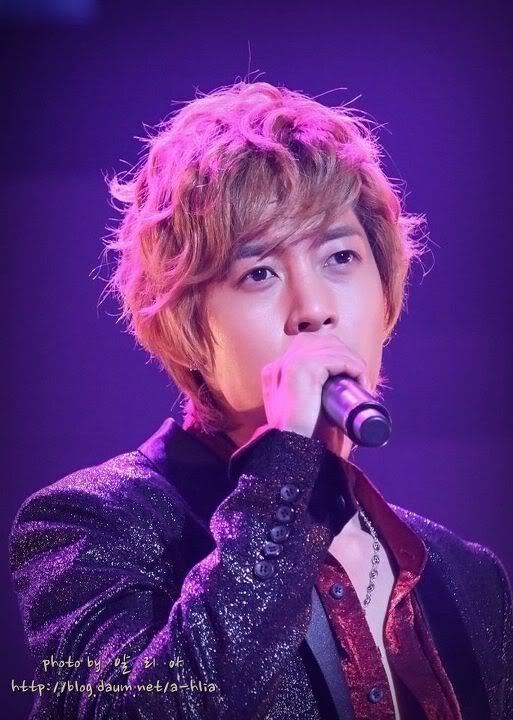 [HJL] Japan Tour Concert - Fukuoka [23.11.11]  388069_320055394687370_231614143531496_1386622_802324957_n