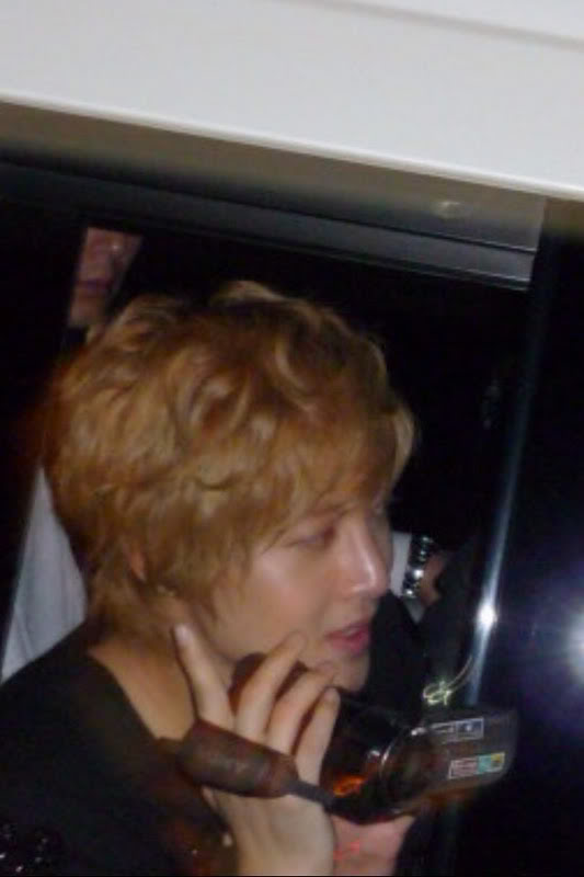 [HJL] Saliendo del concierto en Tokio (2) 8-1