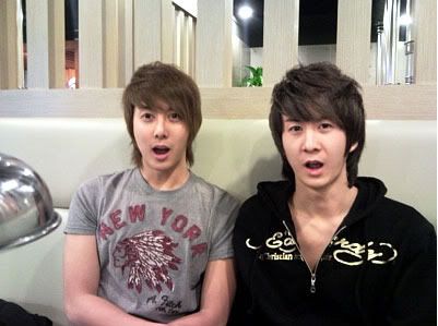 [HJB] con su hermano en el restaurante de Park Sang-min HJB_goout003