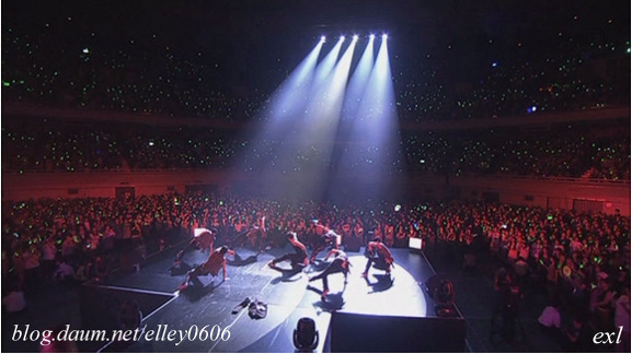 [HJL] sexy solo Persona Live at 武道館 in Japan caps HJL_japanDVDsnapshots064