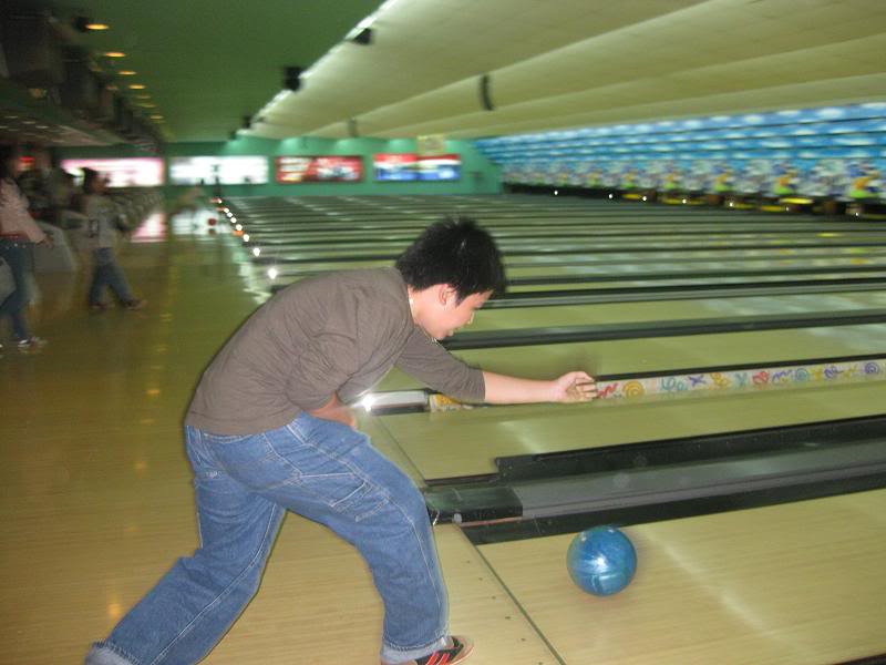 Xem anh choi Bowling nay`(hoi bi pro day') IMG_1653