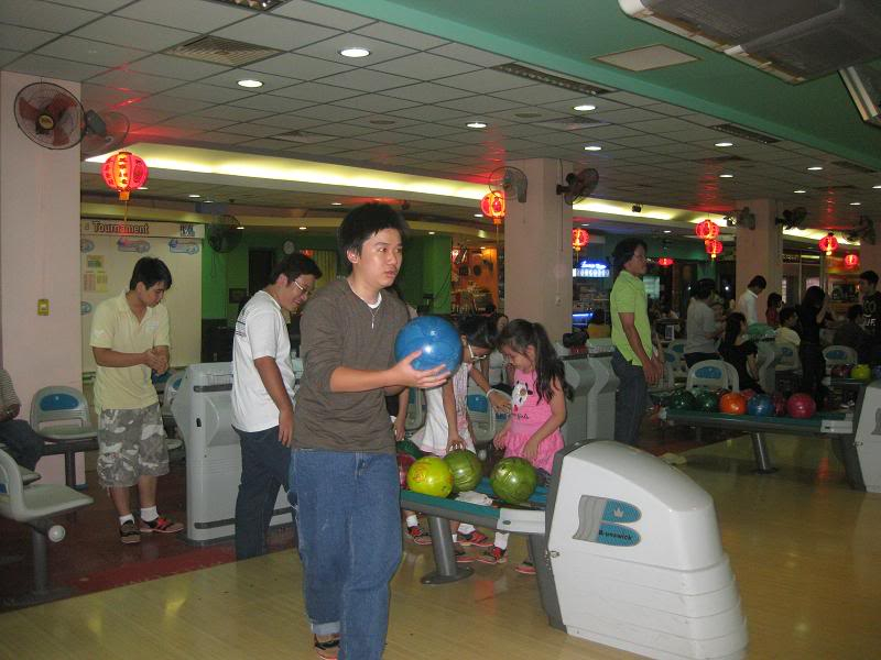 Xem anh choi Bowling nay`(hoi bi pro day') IMG_1654