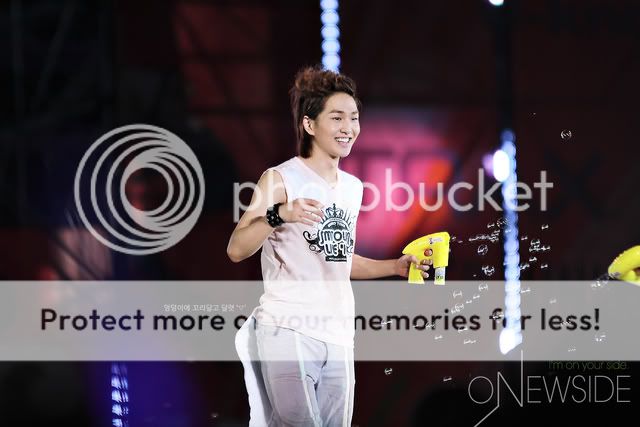 100821 Onew @ SM Town Live E00726764c736152146dc