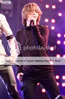 101016 Onew @  Love Sharing Concert F00953874cb9b69cc47ca