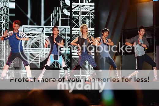 100829 SHINee @ Korean Wave Concert 2010082920413711381