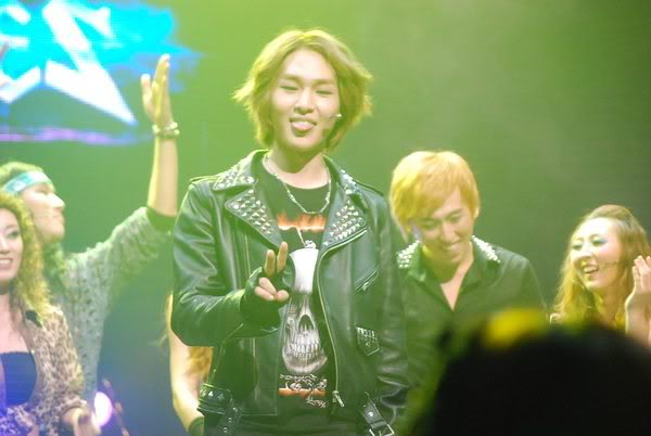 rock of ages - 100915 Onew @ Rock Of AgesII 1284564651dsc7517convjp