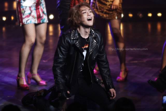 100915 Onew @ Rock Of Ages 32392583