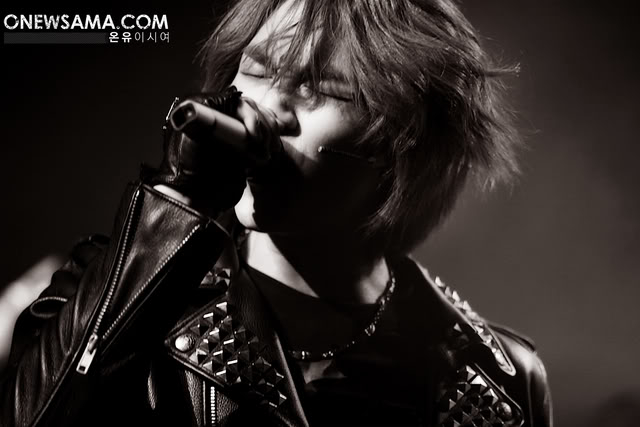 rock of ages - 100915 Onew @ Rock Of AgesII A00245654c90f84b8db34