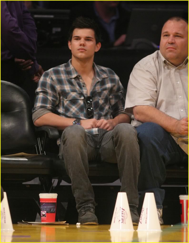 Taylor Lautner Taylor-lautner-pittsburgh-abduct-2