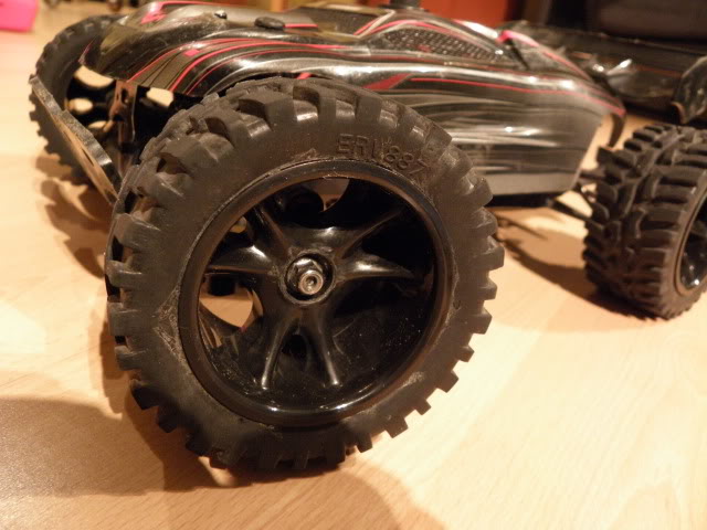 MadMax et Dragon; les minis E-Revo d'EncoreUneMod! - Page 12 P2010398