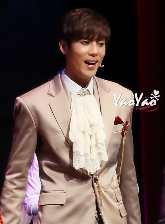 [KJ] Goong Musical [05.10.11] 298535_298122426880667_231614143531496_1298900_1255597184_n