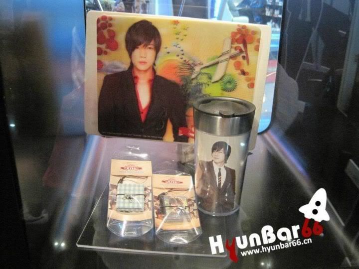 [random] Kim Hyun Joong ~ en Lotte Duty Free Star Avenue 307787_225645717492659_138565976200634_607966_1911825696_n