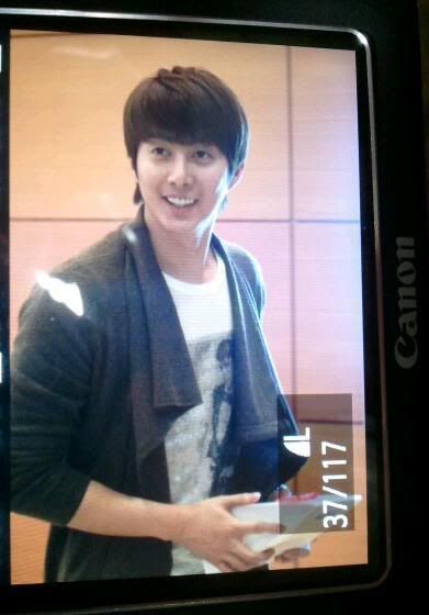 [info+foto] Kim Hyung Jun va a ver a Kim Kyu Jong al Musical Goong 310481_292623920763851_231614143531496_1276753_548945461_n