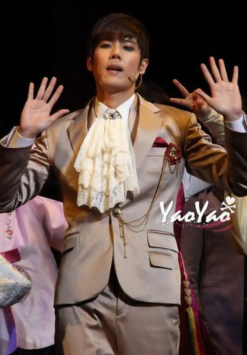 [KJ] Goong Musical [05.10.11] 320019_298121386880771_231614143531496_1298888_953114824_n