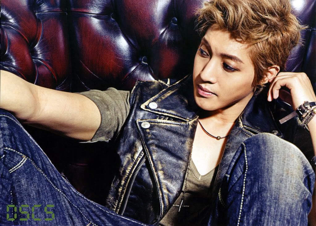 [scans] Hyun Joong ‘Lucky’ 2nd mini album photobook 80da8e85730d07cd6c8119b