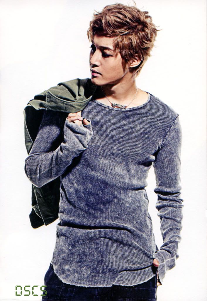 [scans] Hyun Joong ‘Lucky’ 2nd mini album photobook C432bdc48a7ec127b319a8a