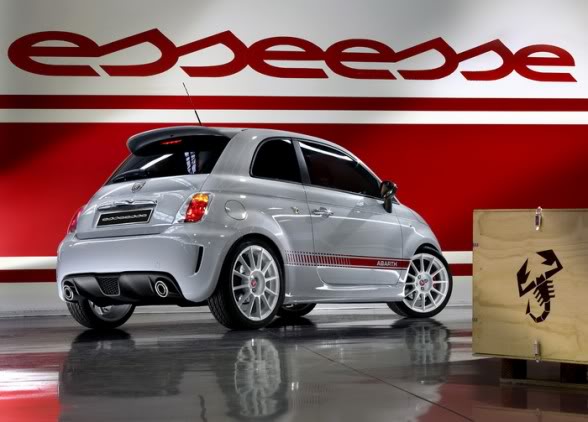 Fiat 500 Abarth esseesse 2009-fiat-500-abarth-esseesse-rear-angle-view-588x422