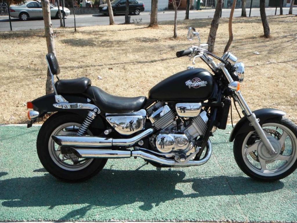 Hola  me presento y les presento mi moto. Honda-magna-750-97_MLM-F-3694820405_012013_zps8019d920