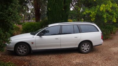 Cheap holden commodore with reversing camera P1013593_zps894d7d45