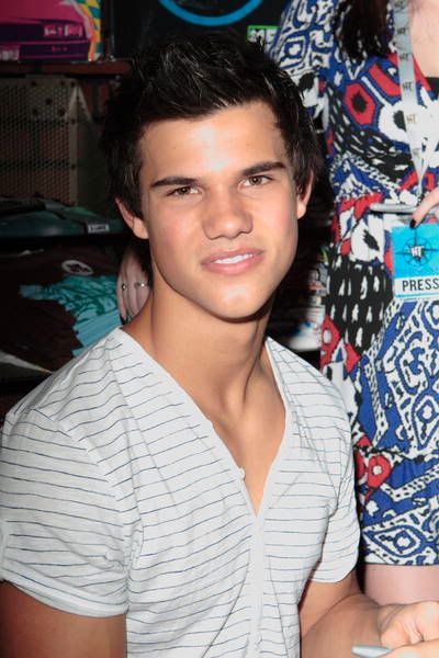 Taylor Lautner aka Jacob Black - Page 2 Taylorlautner17