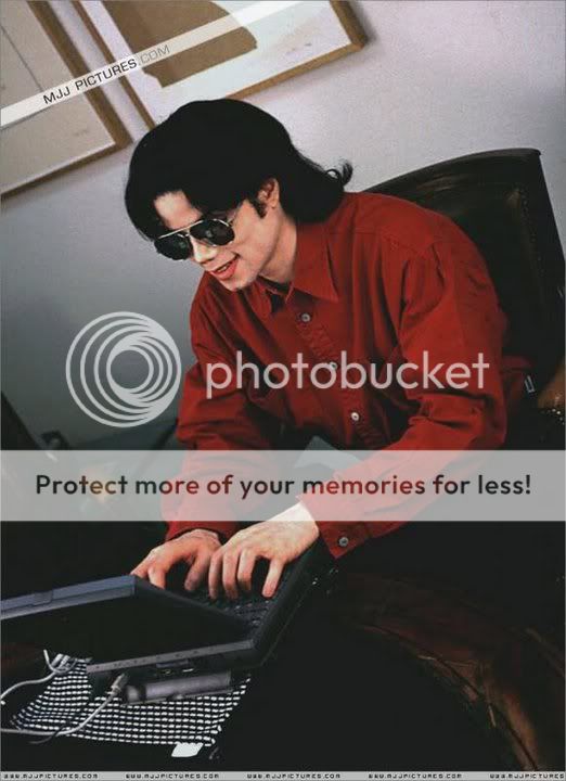 Your favourite Michael Jackson picture of the day 63489_130754360317735_100001495141693_193397_107182_n