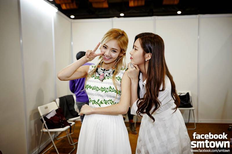 [22.11.13] Seohyun & Hyoyeon @ MAMA 2013 1452162_698499040170064_415304377_n_zps24e08e8c