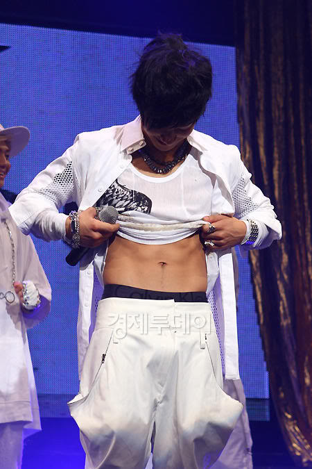  [PICS+GIFS][Tổng hợp] Ki Kwang cực sexy ~ manly + underwear của Ki =]  Tumblr_kw41qgY0B71qaz00ho1_500