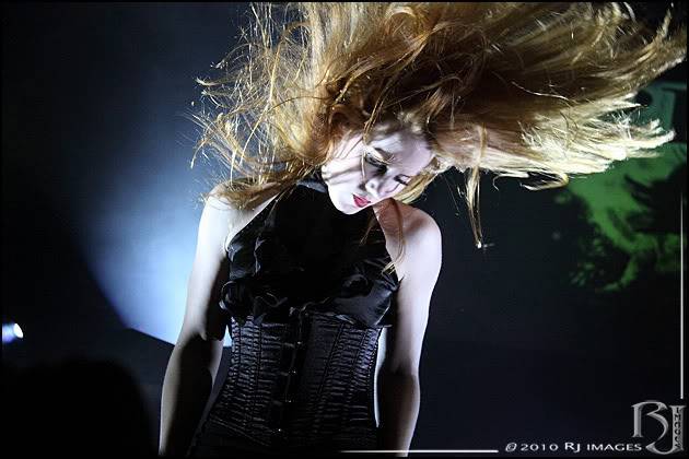 Fotos de Simone Simons - Página 23 5278600907_785a2f814c_z-1