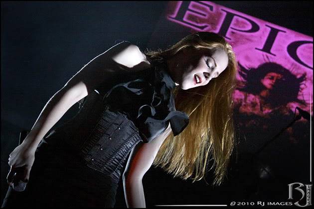 Fotos de Simone Simons - Página 23 5279204838_8870cf1374_z